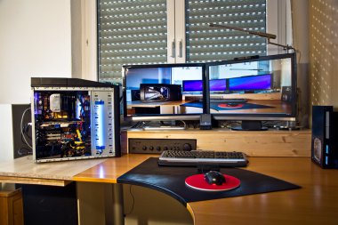 PC kişisel bilgisayar 2 düz ekran televizyon, modding ve resmi