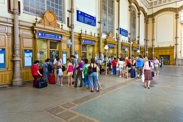 Köpa ticketst i den berömda västra järnvägsstationen — Stockfoto