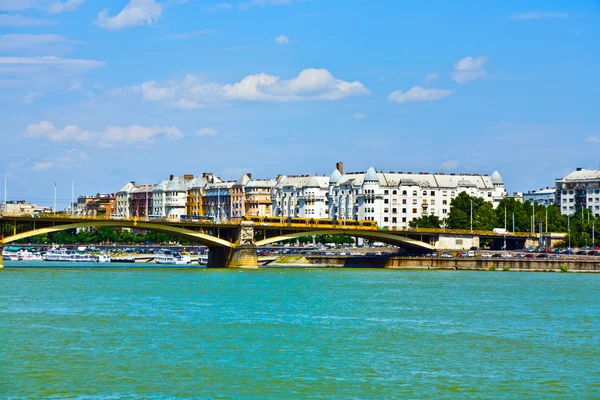 Margrit hid most v Budapešti na řece Dunaj. — Stock fotografie