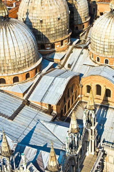 マーカスで宮殿のヴェネツィアの中世の屋根の詳細配置します。 — ストック写真