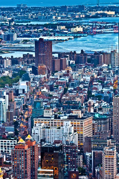 在从帝国状态 bui 上部曼哈顿全景鸟瞰 — 图库照片