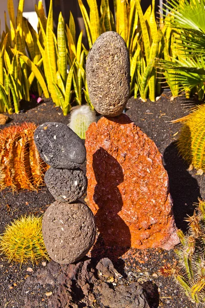Esculturas de pedra construídas a partir de pedras vulcânicas — Fotografia de Stock