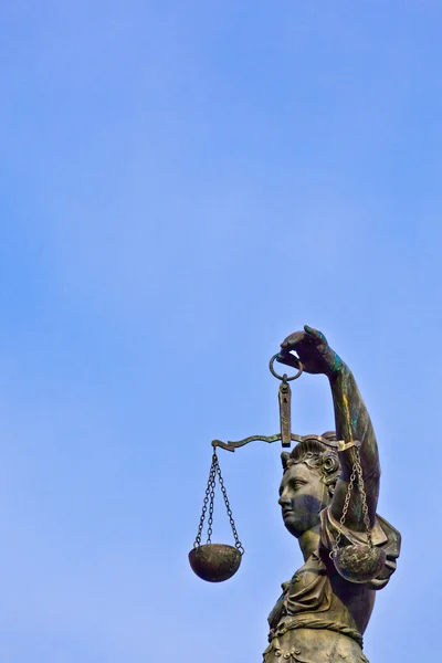 Statue de Lady Justice devant le Romer à Francfort - Germe — Photo