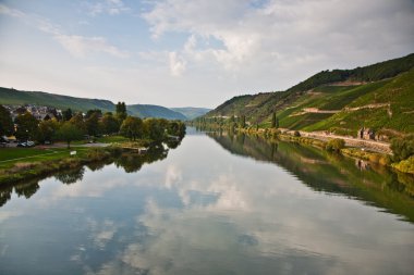 summe romantik nehir mosel kenar Dağları, üzüm bağları