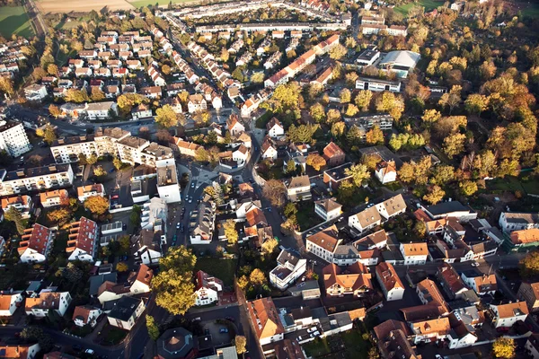 Kleine typisch deutsche Kleinstadt der Bonames aus Vogelperspektive — Stockfoto