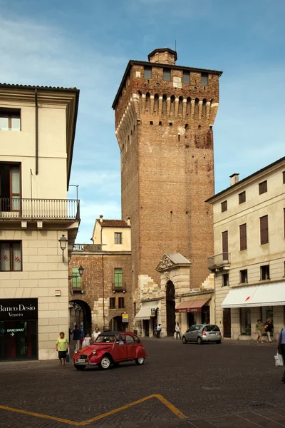 Torre di Castello in Vicenca, oude historische vesting gebouw , — Stockfoto