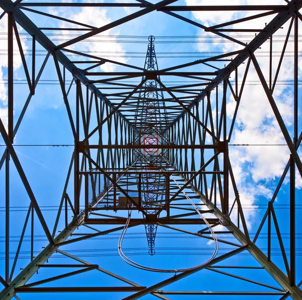 El tower med blå himmel — Stockfoto