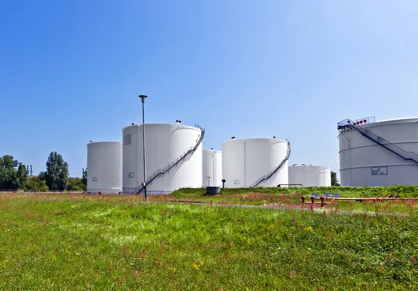 Büyük beyaz endüstriyel tank — Stok fotoğraf