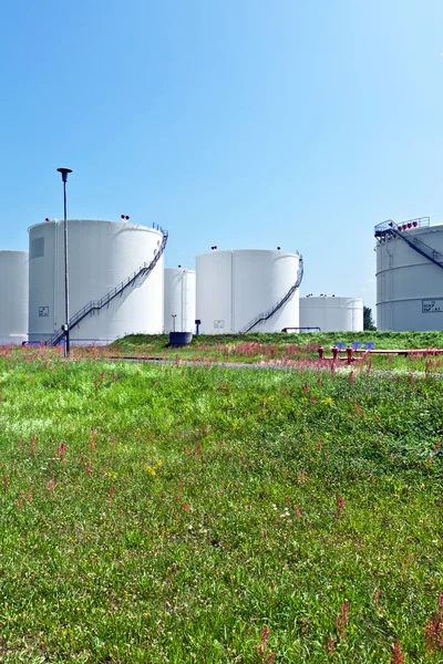 Grote witte industriële tank — Stockfoto