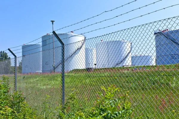 Tanque industrial blanco grande — Foto de Stock
