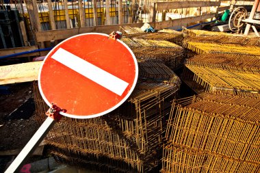 Sign one-end-street in front of the crane at the building site clipart