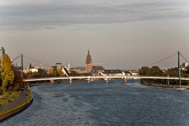 Skyline Frankfurt friedensbruecke görülen vonskyline