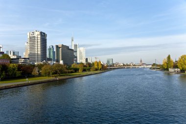 Skyline Frankfurt friedensbruecke görülen vonskyline