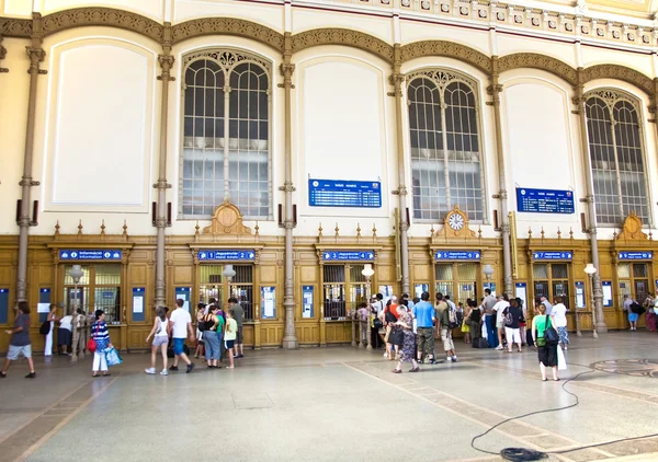 Weststation, Budapest, main entrance hall of the old station wit — Stock Photo, Image