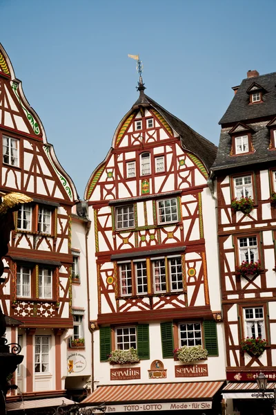 Drewniany dom z czasów średniowiecznych w romantyczny trittenheim — Zdjęcie stockowe