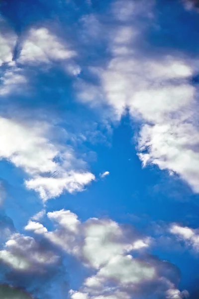 Paysage nuageux dans le ciel — Photo