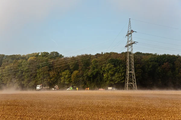 Pyloon zal worden opgericht in mistig weer in prachtige landschap met Akko — Stockfoto
