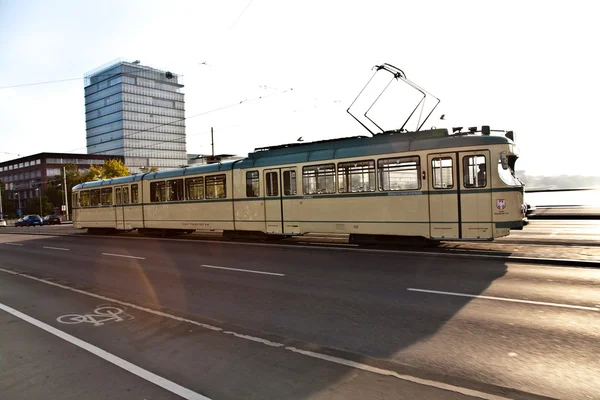 Historic streetcar, trolley at the Friedensbruecke in Frankfurt — Stock Photo, Image