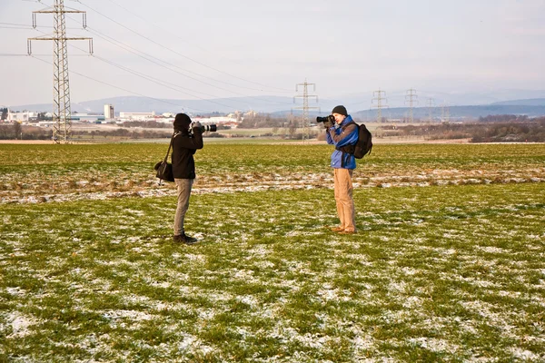 Teenager fotografování v přírodě foto fotografování — Stock fotografie