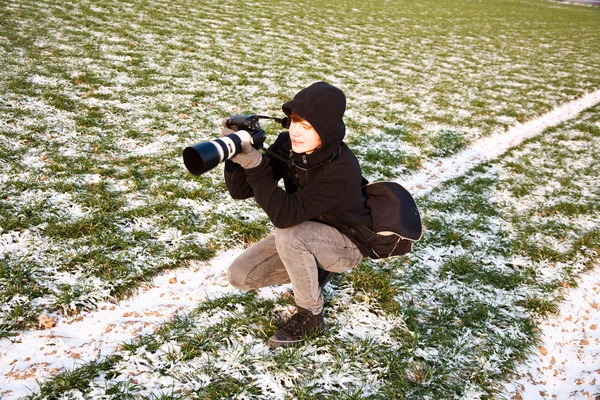 Boy takes a picture in wintertime in nature — Stock Photo, Image