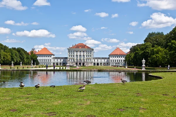 Parque en Nymphenburg castillo, munich —  Fotos de Stock