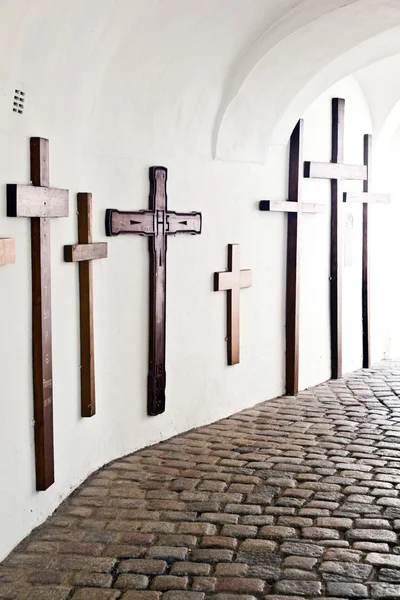 Croci per i morti nel famoso chiostro di Andechs — Foto Stock