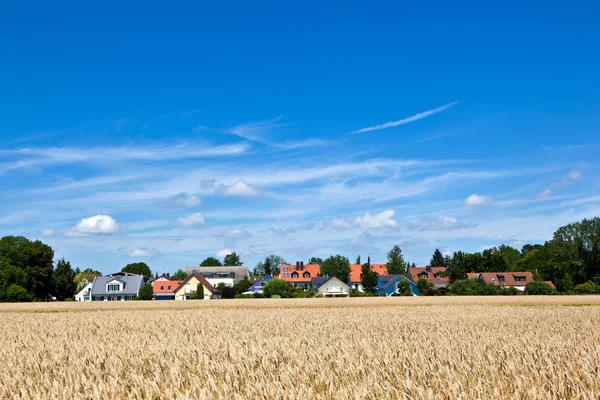 Wohngebiet in ländlicher Landschaft — Stockfoto