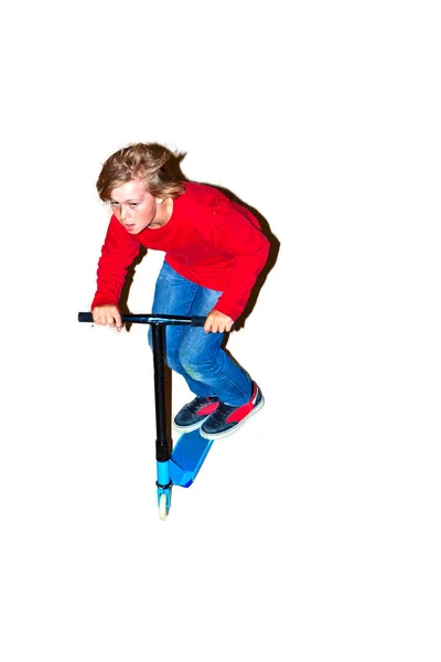 Niño saltando con su scooter — Foto de Stock