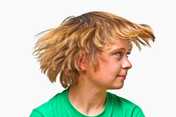 Söt pojke flytta huvudet med flygande hår — Stockfoto