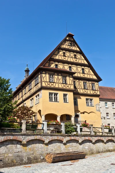 Historisches Fachwerkhaus in romantischer mittelalterlicher Stadt Dinkel — Stockfoto