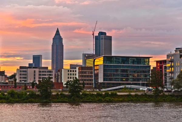 Sunset with cityview of Frankfurt with river Main — Stock Photo, Image