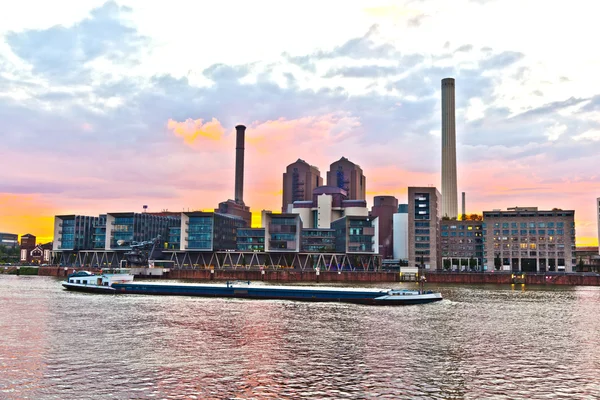 Sunset with cityview of Frankfurt with river Main — Stock Photo, Image