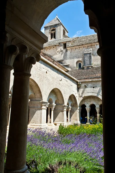 Cloister of Senanque Abbey, Vaucluse, Gordes, Provence, France — Stock Photo, Image
