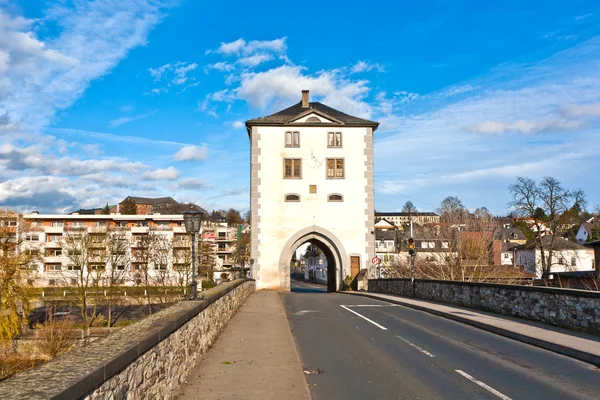 Gamla Lahnbron med medeltida utsiktstorn — Stockfoto