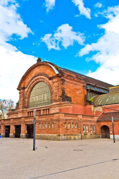 Klasicistní nádraží ve Wiesbadenu — Stock fotografie