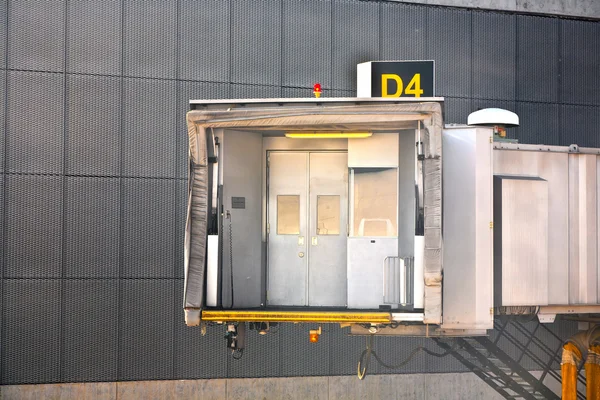 Dedo no portão do aeroporto — Fotografia de Stock