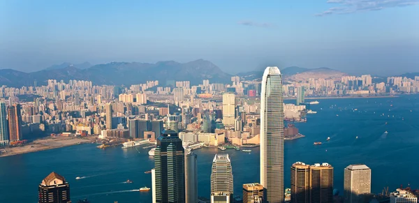 Hong Kong vista dal Victoria Peak alla baia e ai grattacieli — Foto Stock