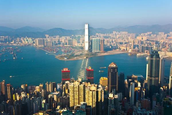 Hong Kong vista dal Victoria Peak alla baia e ai grattacieli — Foto Stock