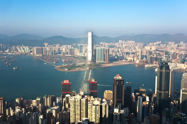 Hong Kong vista desde el pico Victoria a la bahía y los rascacielos — Foto de Stock