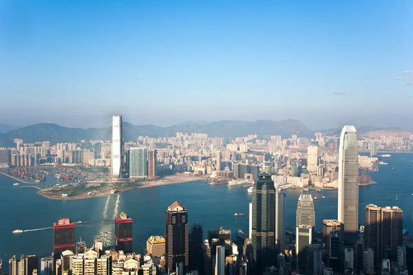 Hong Kong vue de Victoria Peak à la baie et les gratte-ciel — Photo