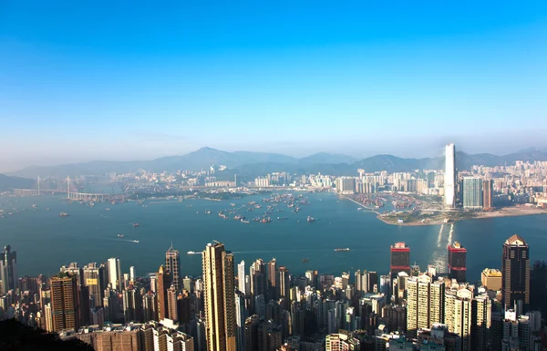 Hong Kong view from Victoria Peak to the bay and the skyscrapers — Stock Photo, Image