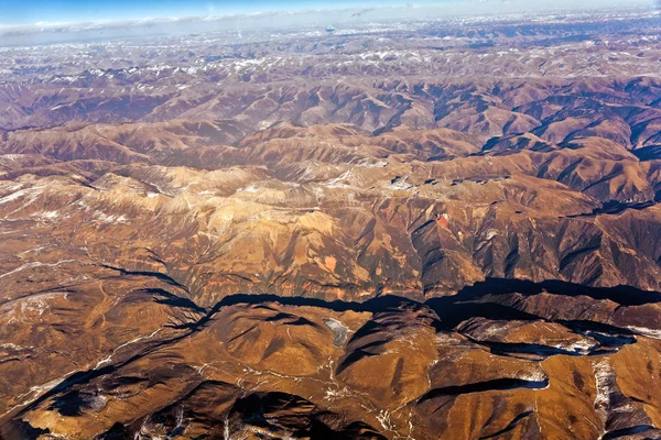 Vacker utsikt från flygplanet till bergen i himalaya — Stockfoto