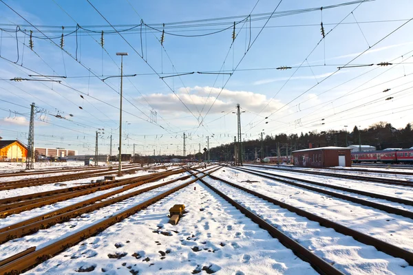 Rails in de winter op het station — Stockfoto