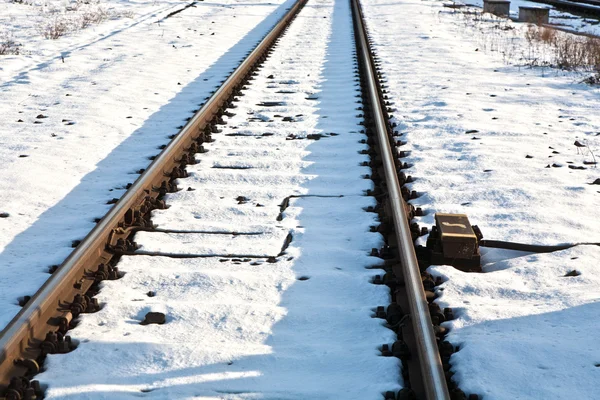 Rails no inverno na estação — Fotografia de Stock