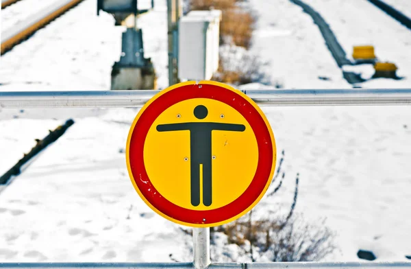 No trespassing sign at rails in winter — Stock Photo, Image