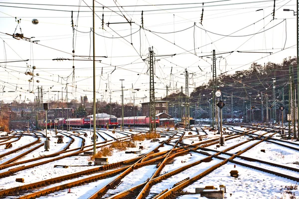 Rails i vinter på stationen — Stock fotografie
