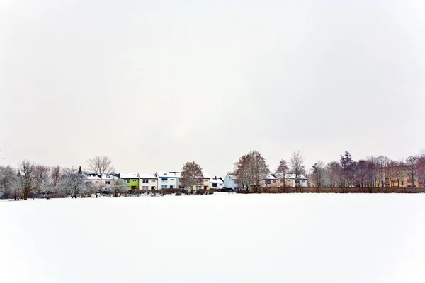 Поселение в зимнем пейзаже — стоковое фото