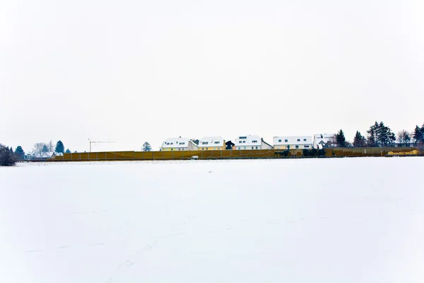 Bosättningen i vinterlandskap — Stockfoto