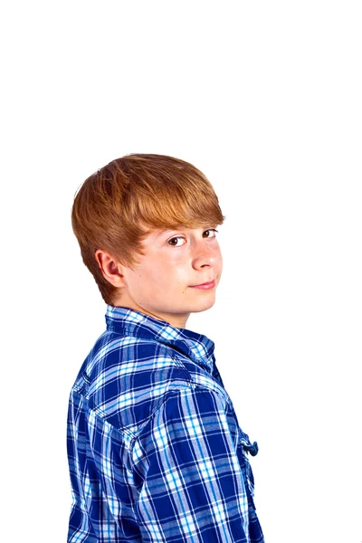 Porträtt av glad pojke med blå skjorta i studio — Stockfoto