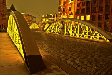 Geceleri Hamburg 'da Speicherstadt